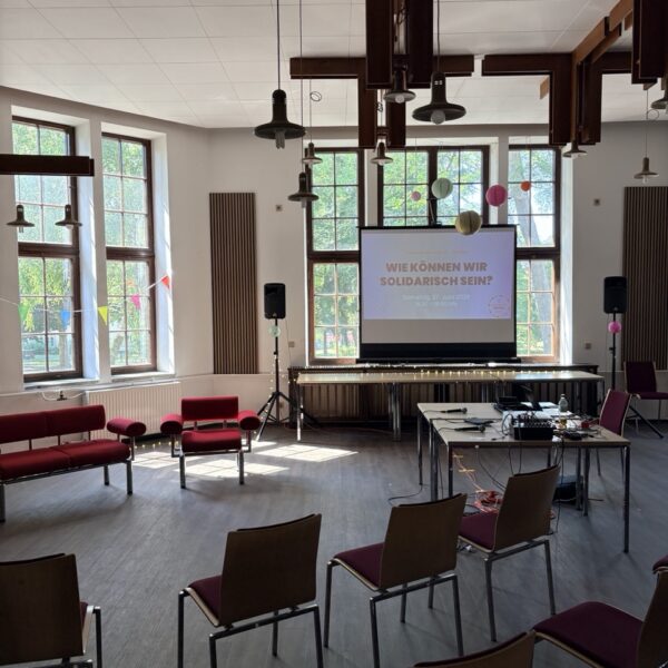 careleaver-festival-2026-podium-saal